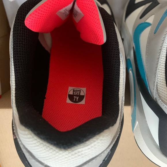 🚨SOLD 🚨 Brand New Air Structure - Picture 6 of 8